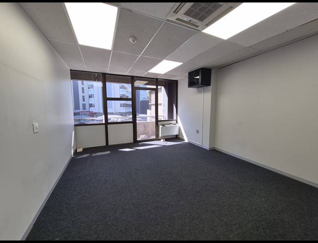 898M² OFFICE TO LET IN SANDTON CENTRAL